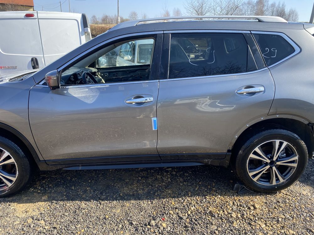 Nissan x-trail t32 drzwi lewe prawe tyl KAD