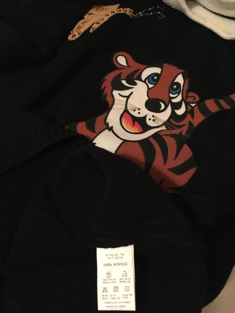 Damski sweter o luźnym kroju z aplikacją vintage oversize
