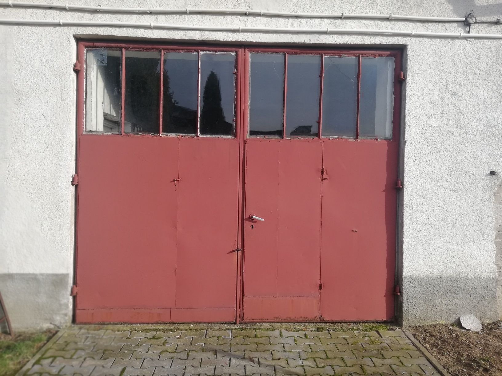 Drzwi garażowe skrzydłowe z furtką