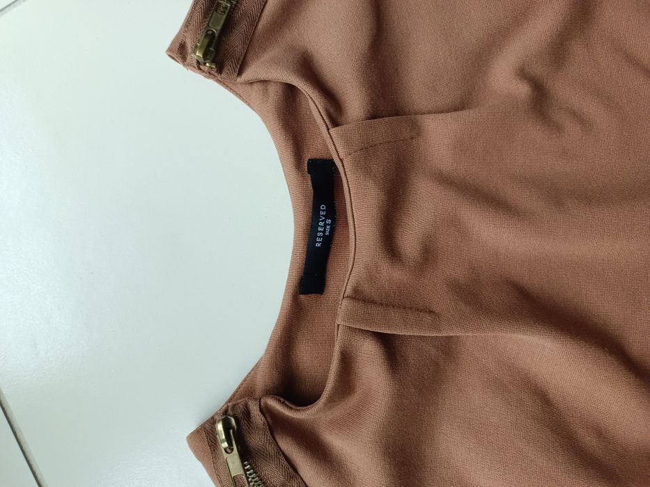 Tunika sukienka Reserved S jesienna z zameczkami brązowa stylowa