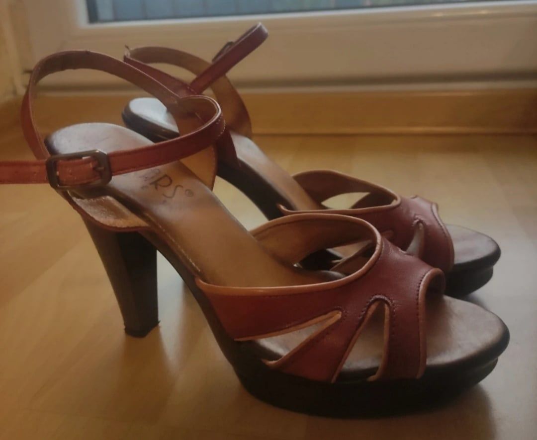 Buty na obcasie  skóra
