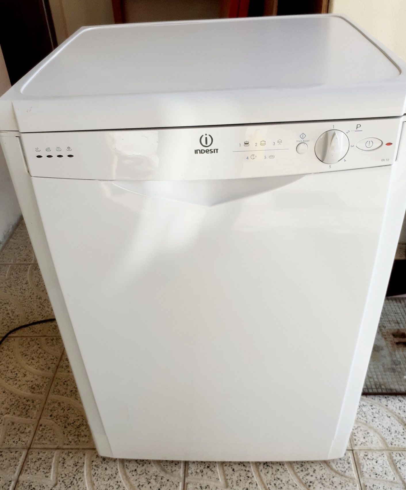 Indesit Idl 52  cestos da loiça