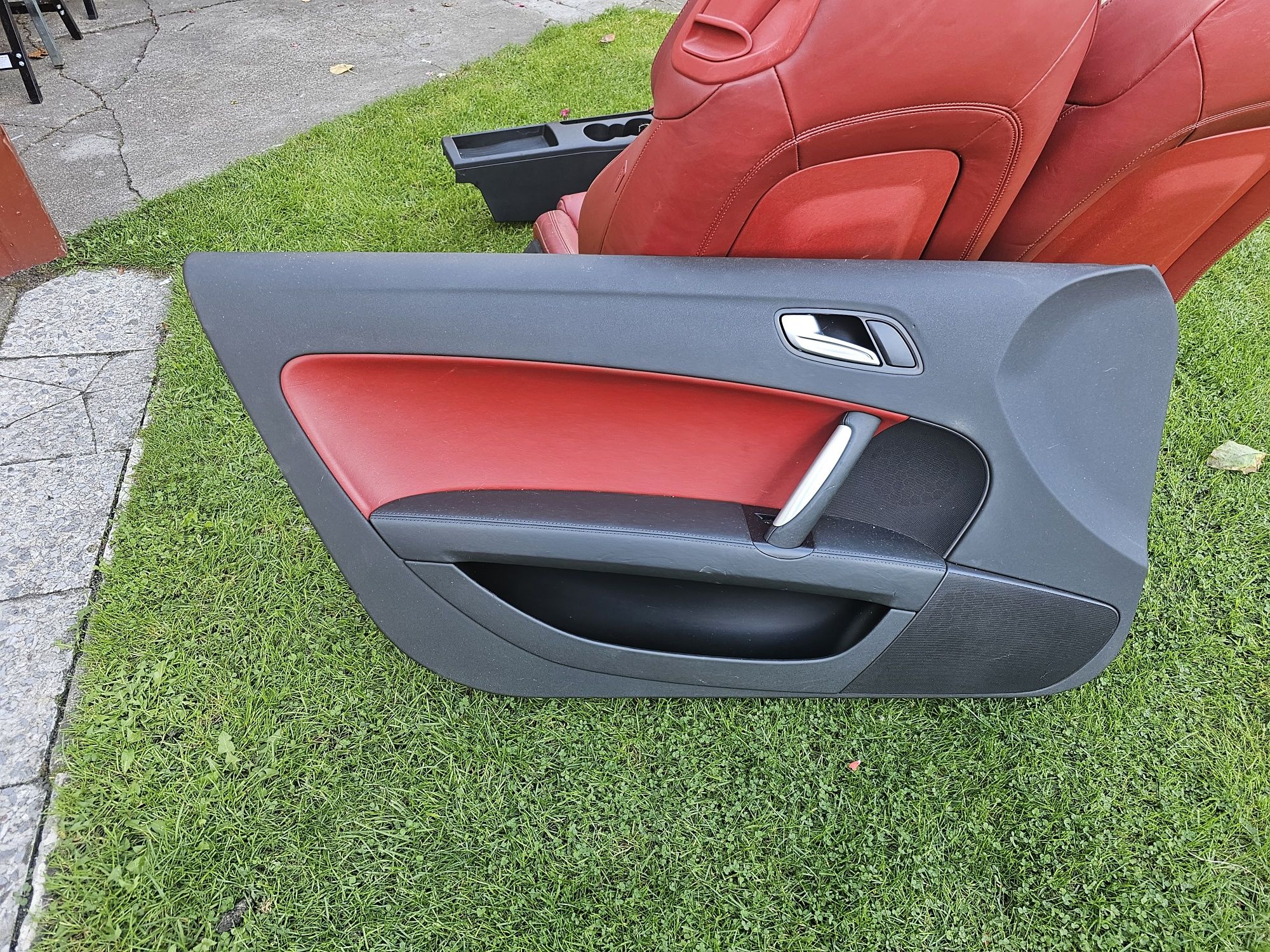 Sprzedam fotele do Audi TT 8j