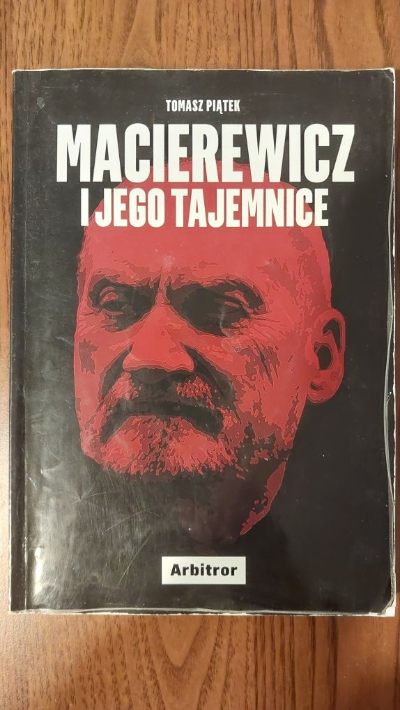 Macierewicz i jego tajemnice, Tomasz Piątek