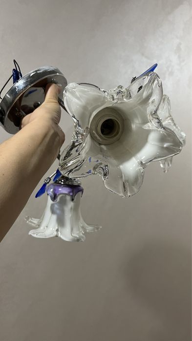 Люстра на три лампи