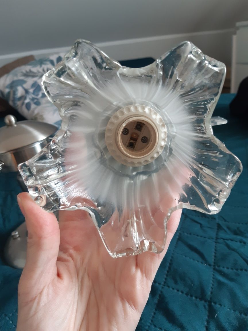 Lampa z 3 kloszami w kształcie kwiatów boho