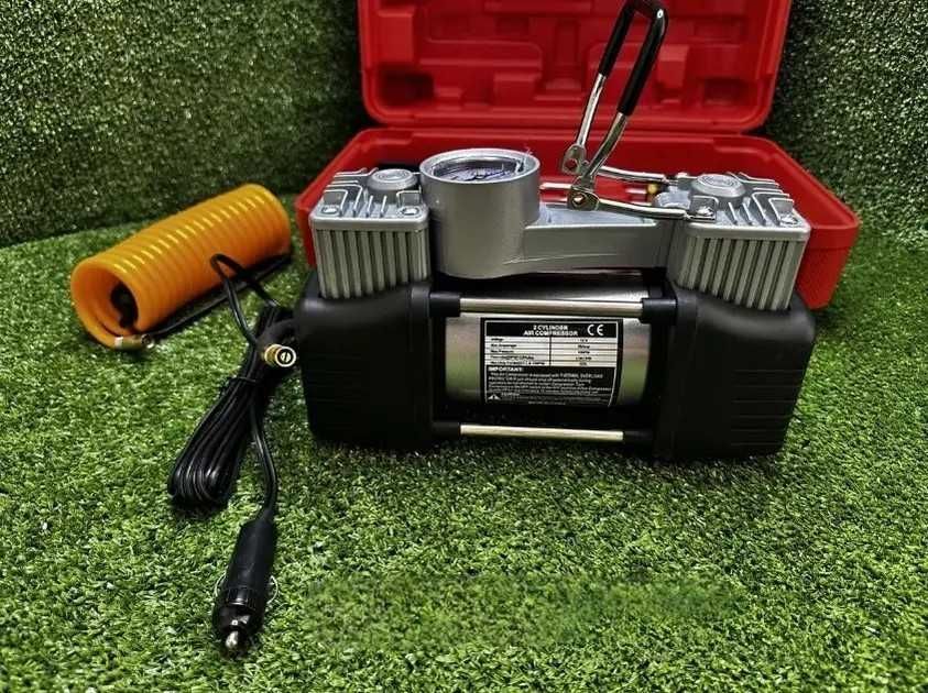 Двухпоршневой компрессор автомобильный  в кейсе с набором для ремонта