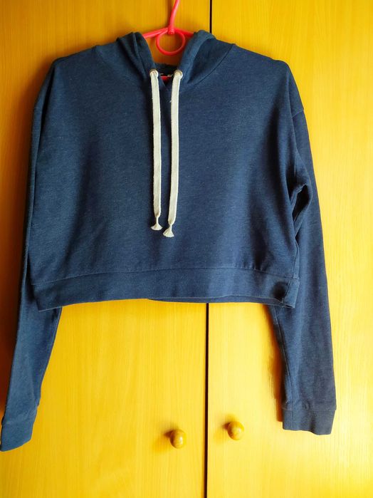 Кофта с капюшоном короткая