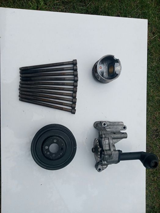 VW Volkswagen Caddy 1.9 TDI 77 KwT поршня, масляный насос.