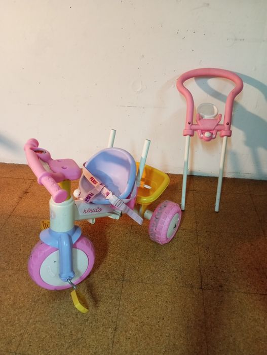 Triciclo da marca Nenuco