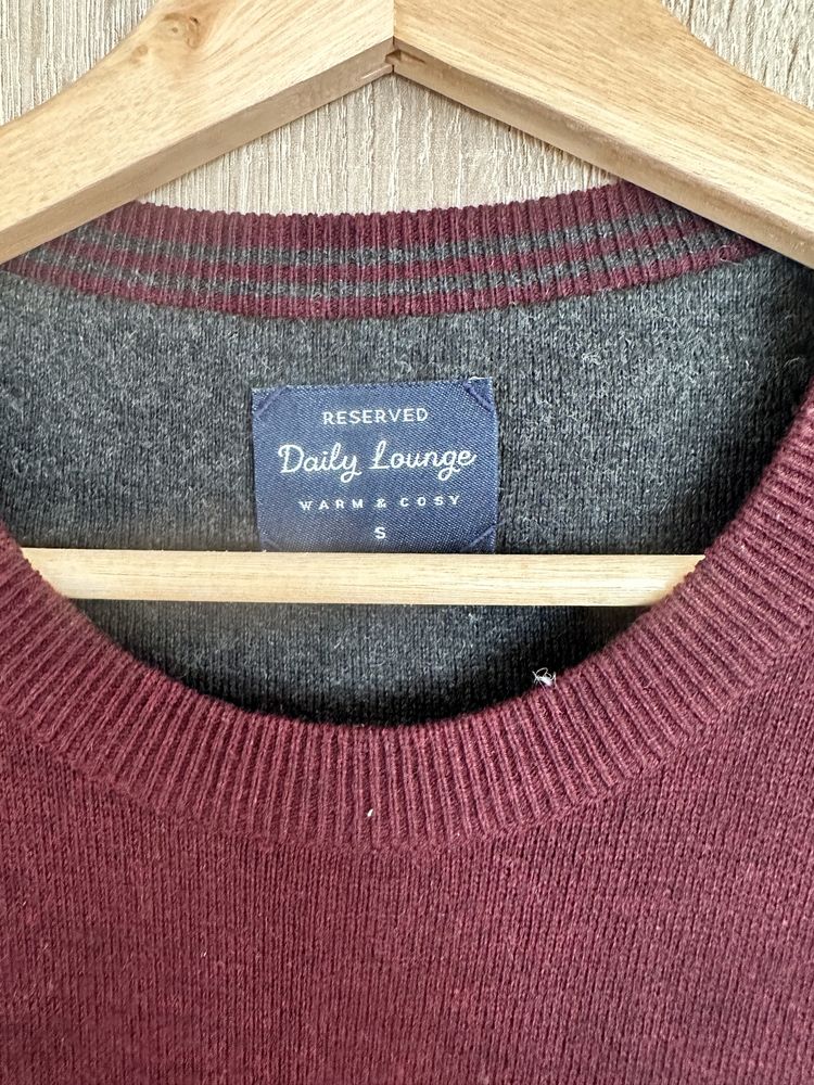 Bordowy sweter sweterek męski Reserved S z łatami na łokciach