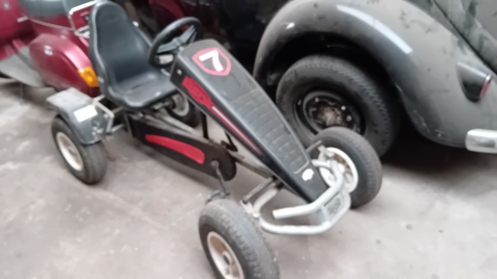 Vendo ou troco por algo de meu interesse.Kart Berg, carro a pedais