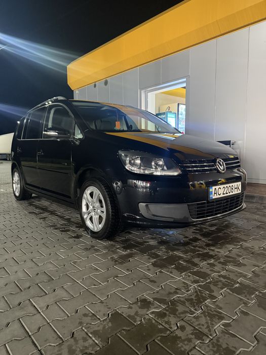 Продам Volkswagen Touran 2011 року випоску.