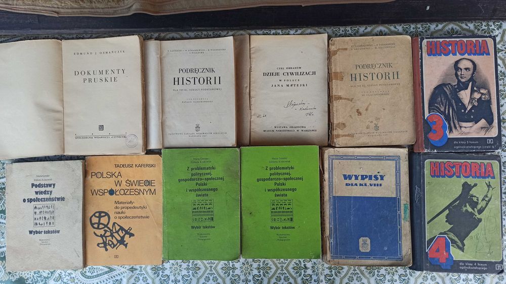 Stare podręczniki szkolne, do nauki oraz lektury szkolne, lata 50-80