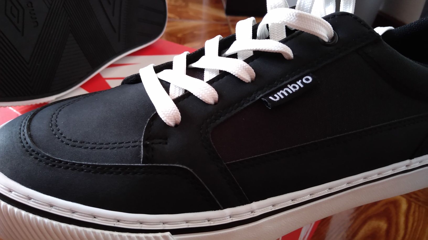 Sapatilhas Umbro Novas
