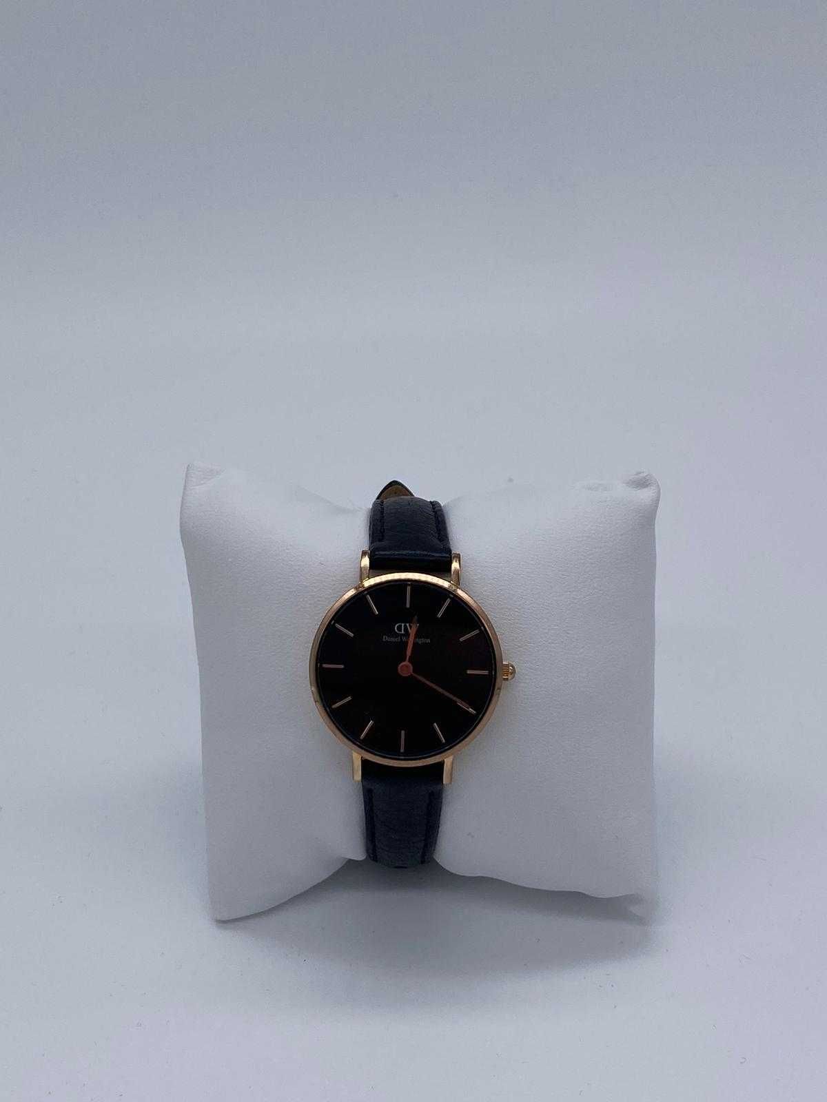 Zegarek damski klasyczny  Daniel Wellington PETITE CORNWALL 28 MM