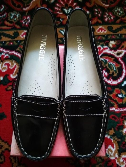 Туфлі на низькому ходу / мокасини / балетки