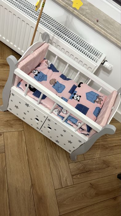 Drewniane łóżeczko dla lalek