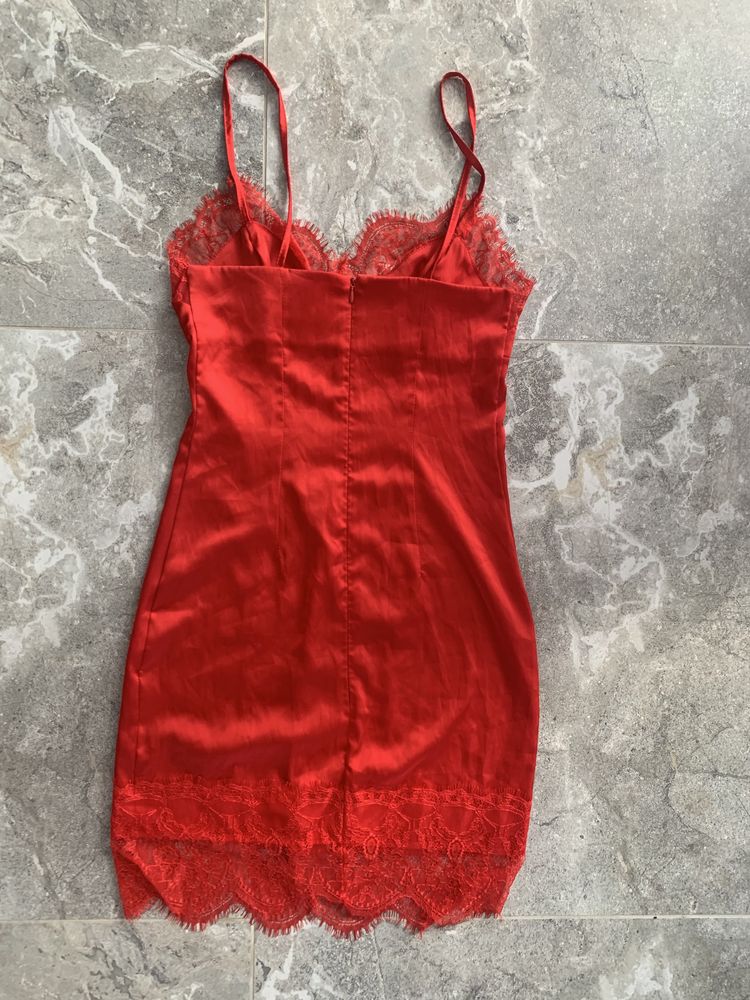 Вечернее платье в бельевом стиле  Dolce and Gabbana красное шелковое