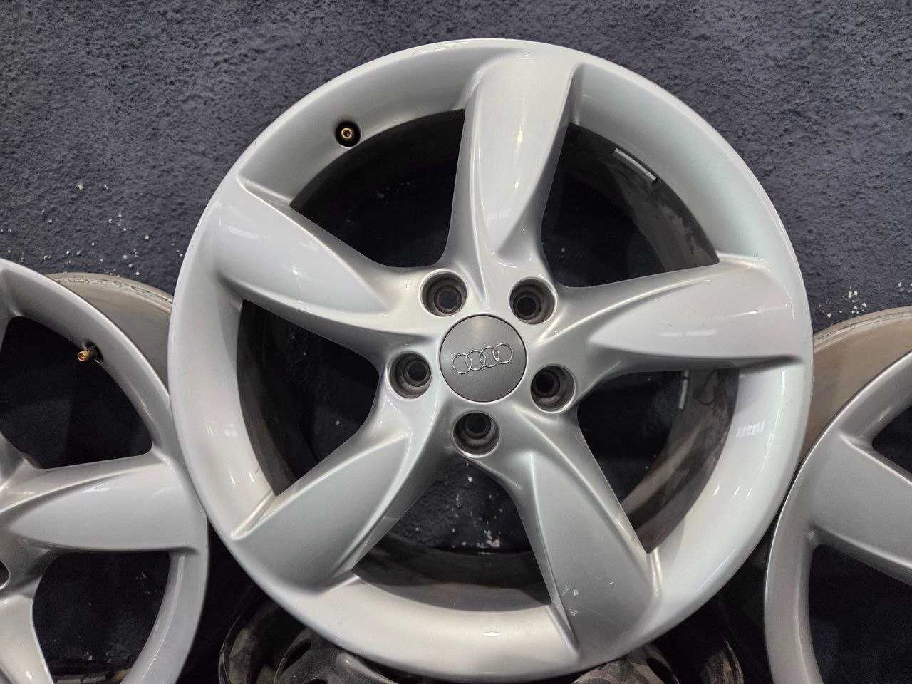 Диски титани легкосплавні 5X112 R17 7.5J Et37 Dia 66.5 Audi BS125