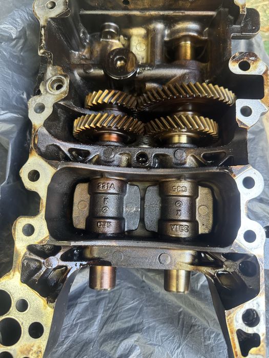 Audi a3. 8p 2.0tfsi масляный насос оригинал