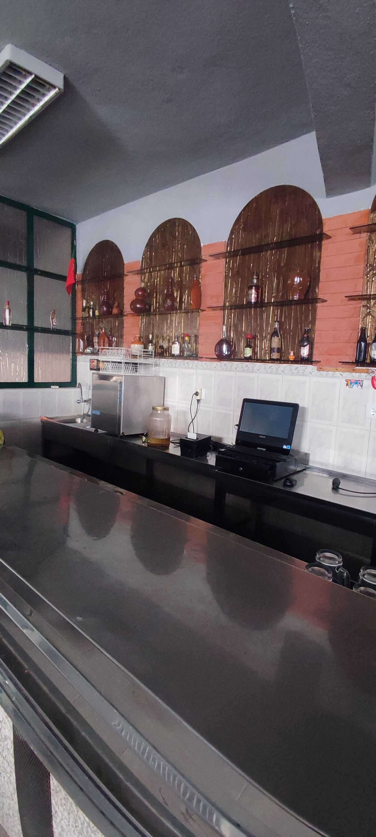 Trespasse Café em Carenque