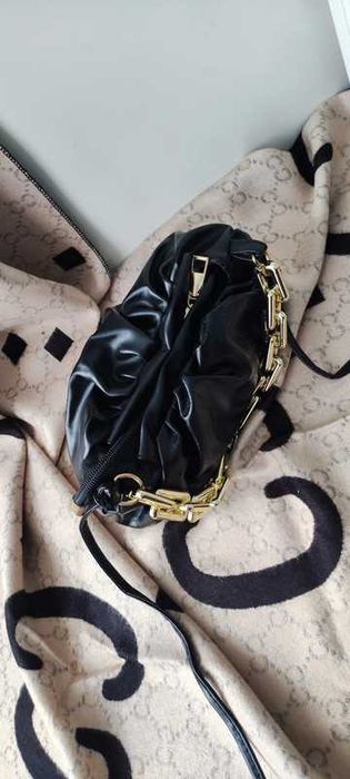 Czarna torebka damska marszczona bagietka - sezon wiosna lato 2025