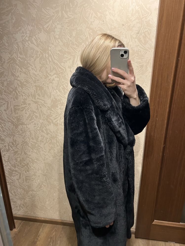 Продам шубу с искуственного меха Adrienne Landau