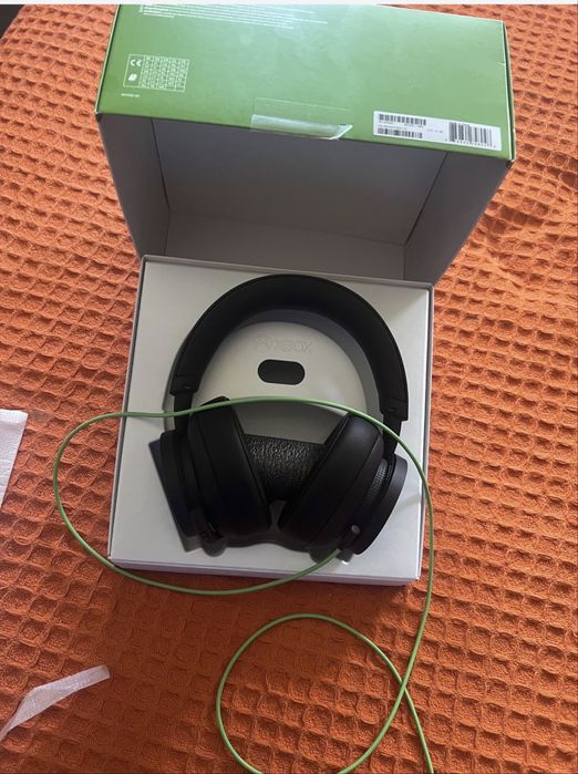 Xbox Serie X 1TB + Headphones Microsoft + Suporte Parede