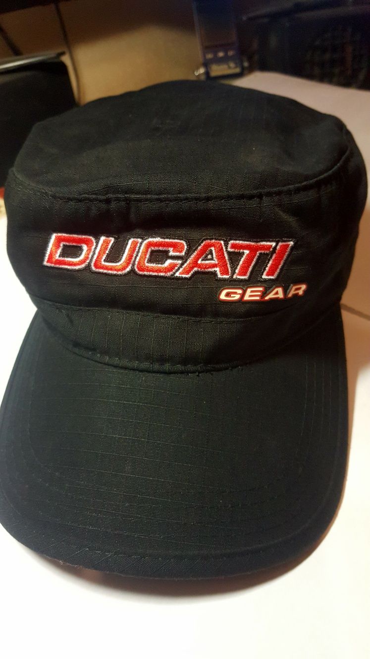 Ексклюзивна мотокепка Ducati Gear Twin Pulse V4