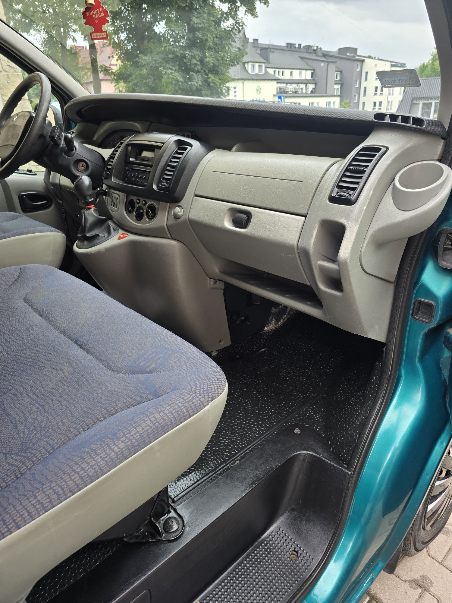 Renault trafic 2003 r 1.9 d 9 os klima