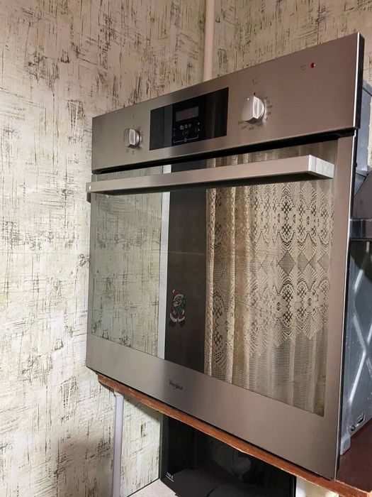 Продам электрическую врезную духовку