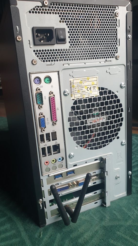 Komputer (4 rdzenie/Wi-Fi/USB 3.0/4GB RAM/128GB SSD+500GB HDD)
