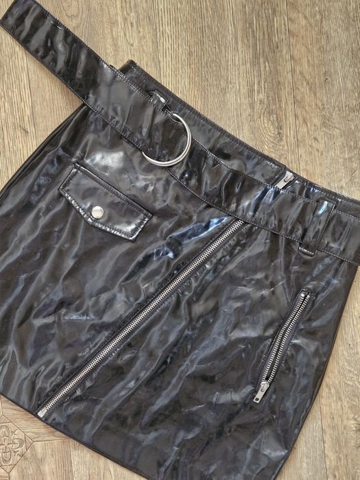 Спідниця демісезон H&M 38 лакова