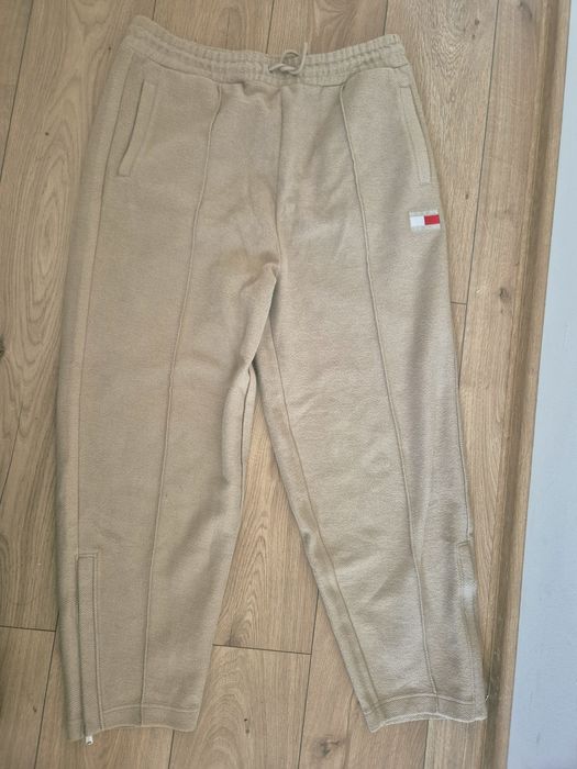 Nowe dresowe spodnie beżowe bawełniane plus size Tommy Jeans