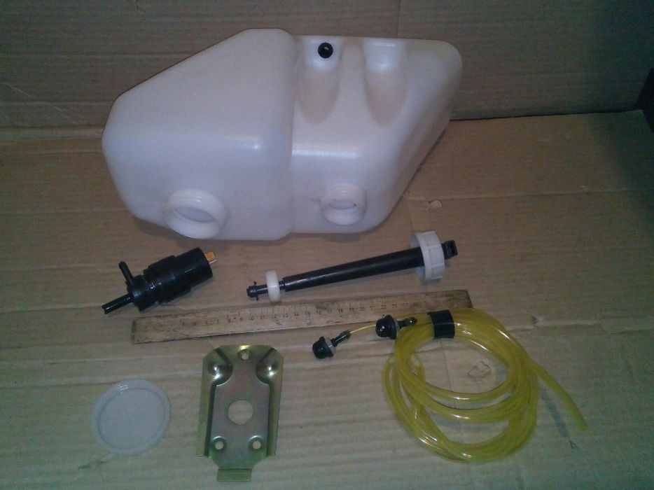 Бачок омывателя ВАЗ на 5л с датчиком уровня комплект.