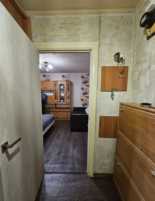 Продам 1 кім. квартиру на ж/м Червоний Камінь. Цегляний будинок. Газ!