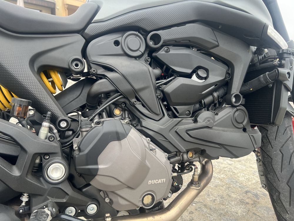 Ducati Monster 937 de 2021 - Excelente Estado