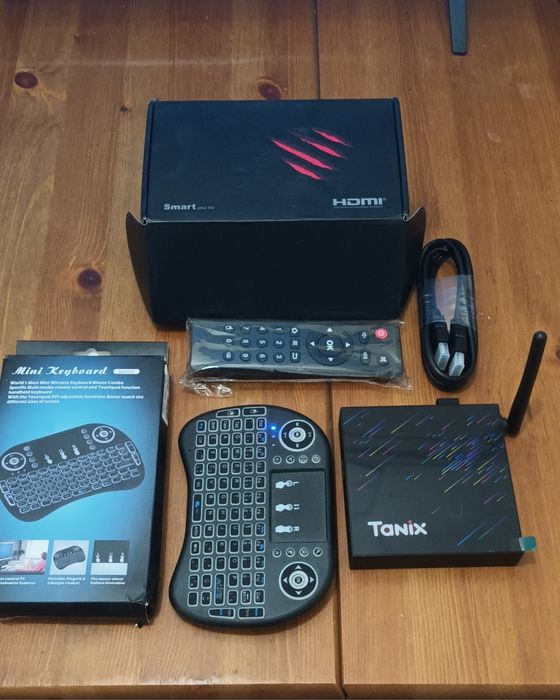 TV box memória 4gb e armazenamento  64 Gb canais todos liberados.