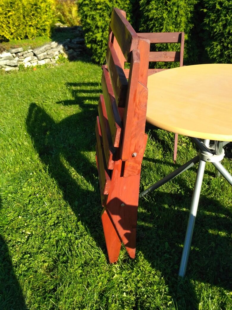 Drewniane krzesła ogrodowe