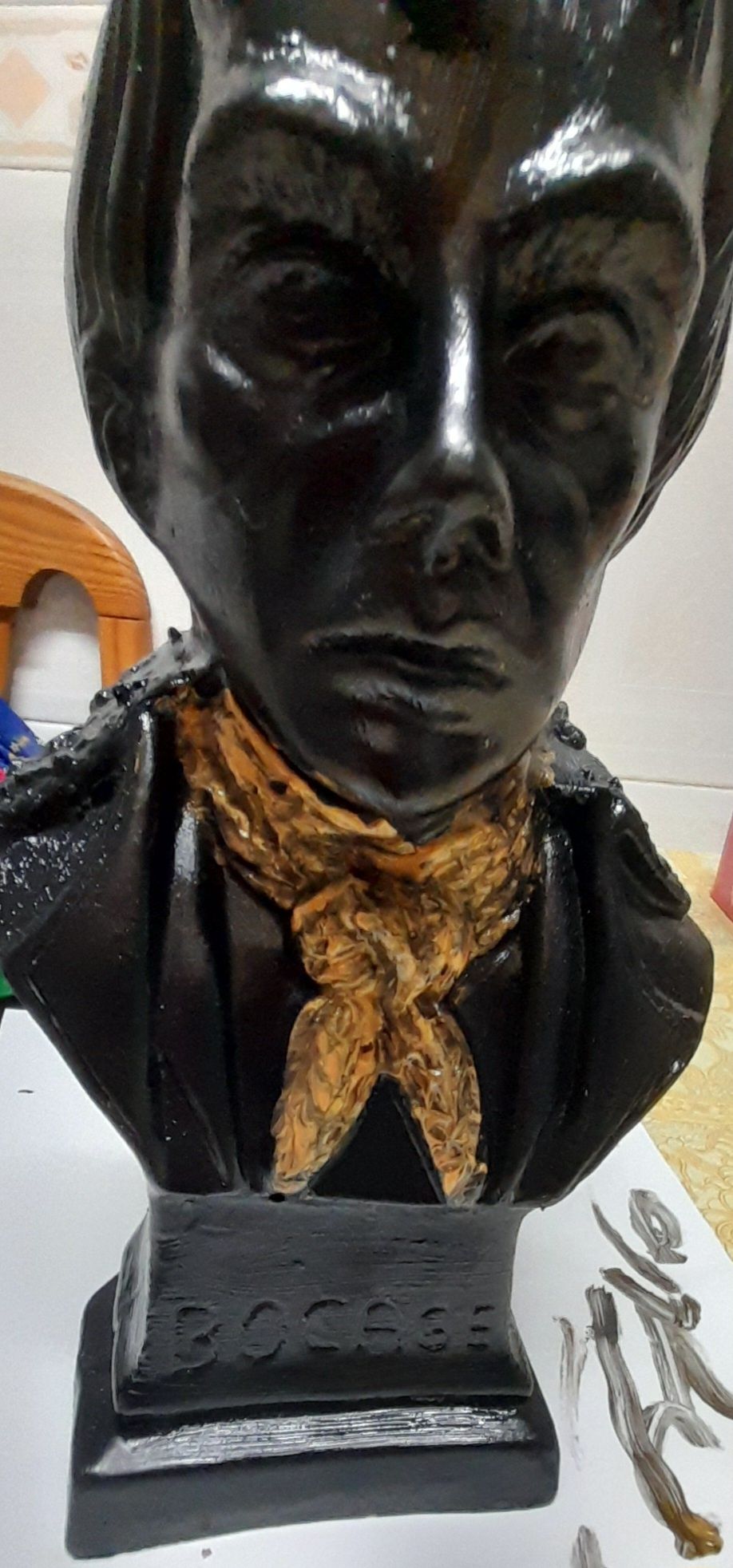 Estatueta de barro do Bocage. Mede 22cm de altura.