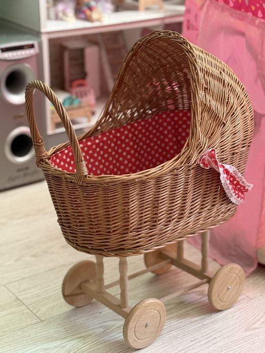 Плетеная коляска