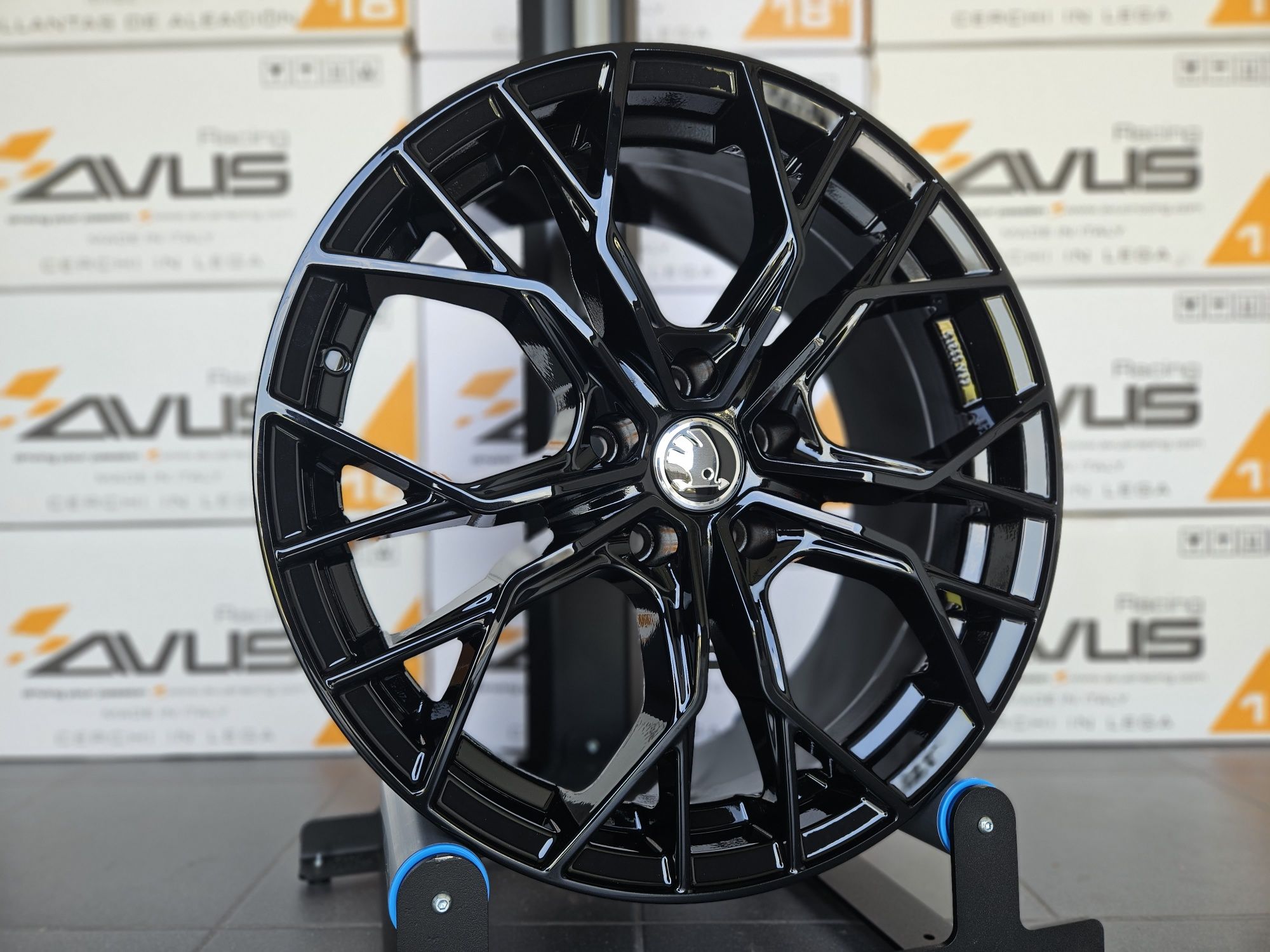 Skoda Octavia 18 Nowe 5x112 Škoda Octavia Scout Felgi Czarne Alufelgi