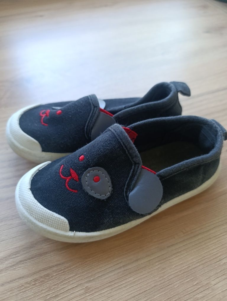 Trampki, kapcie dziecięce, roz. 23
