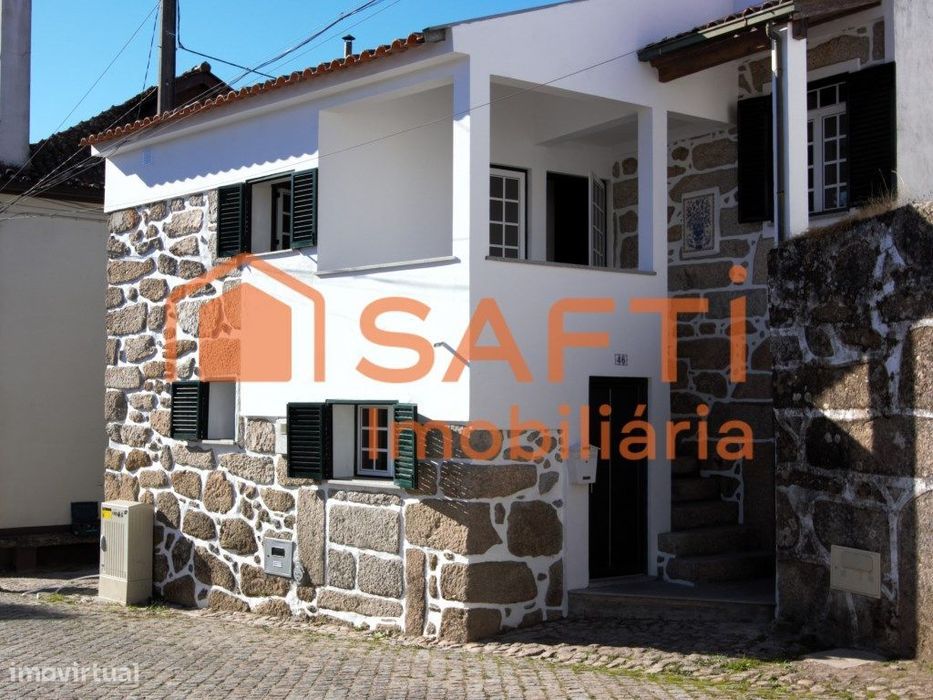 Moradia Típica Beirã Construída em Granito, em Cabanas de Viriato