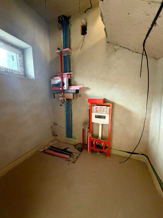 Продам зданий таунхаус в Крихівцях з чорновим ремонтом у закритому ЖК