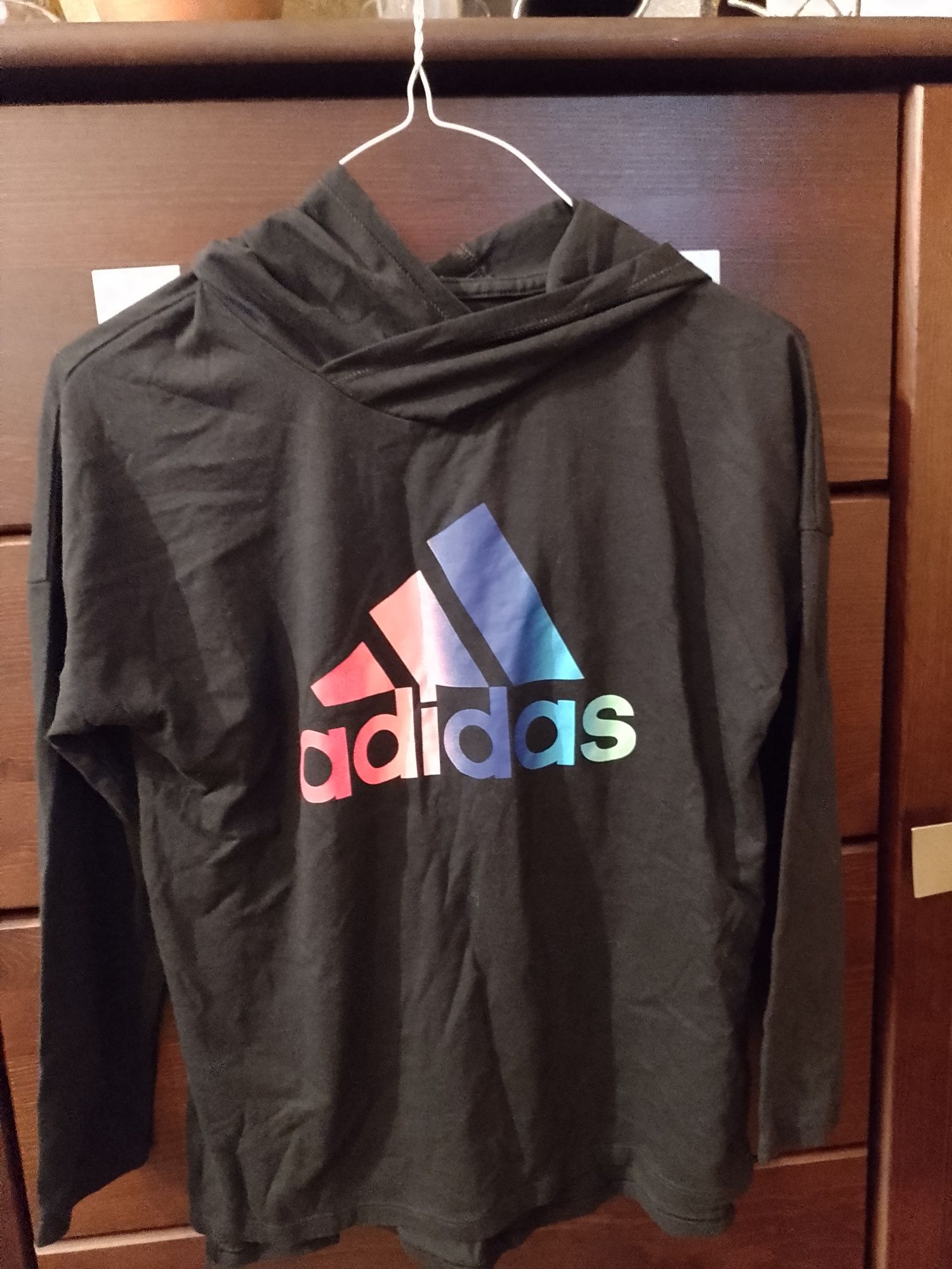 Czarna bluza z kapturem firmy adidas na 14 lat.