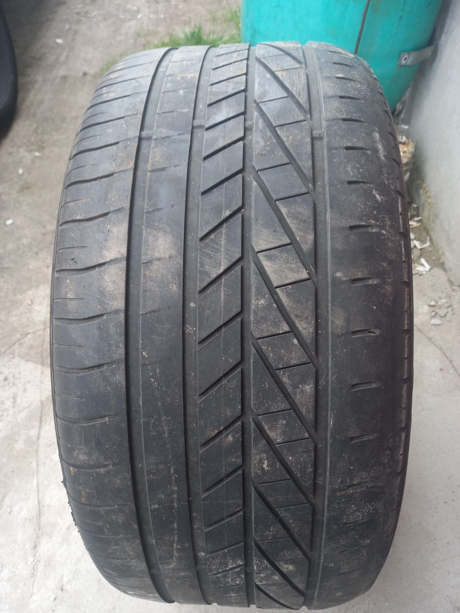 Good year Excellence 275/40 R 19