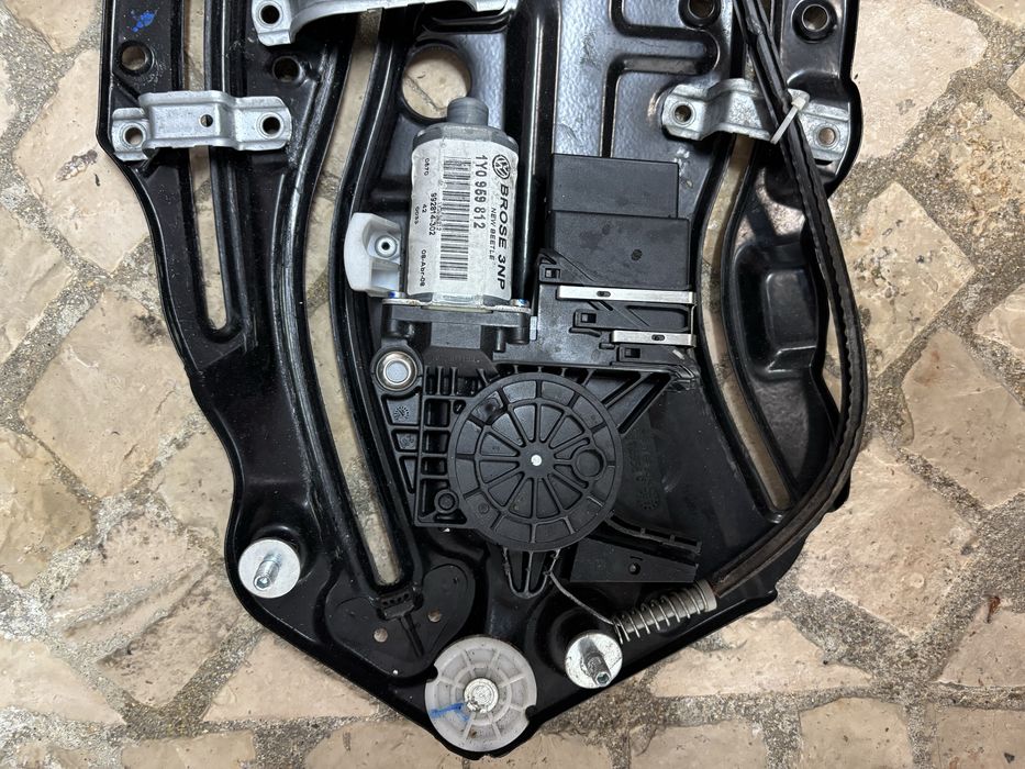 Elevador Traseiro Lado Direito - VW Beetle Cabrio 2008