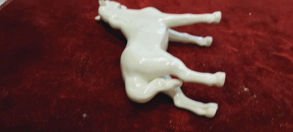 Статуэтка конь лошадь